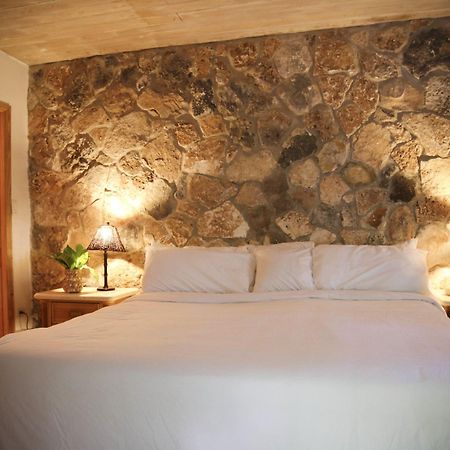 Tingum Village Hotel Dunmore Town 外观 照片