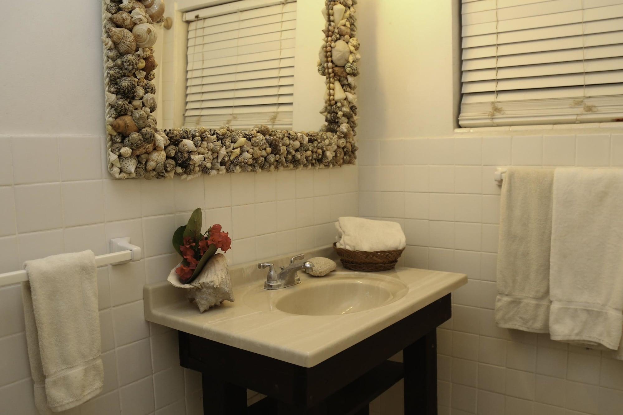Tingum Village Hotel Dunmore Town 外观 照片