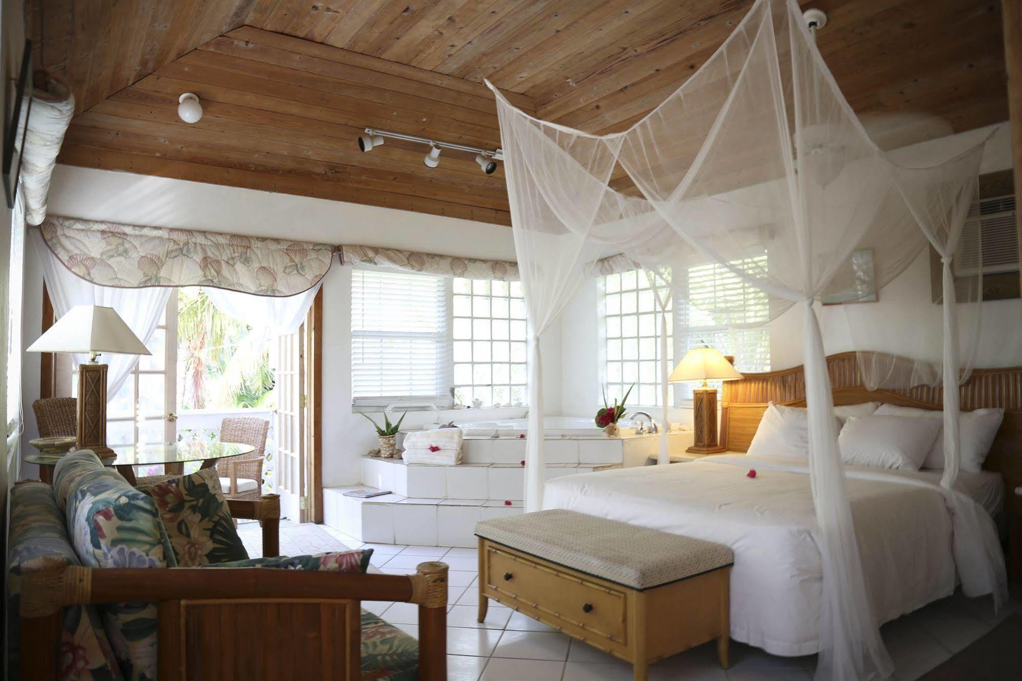 Tingum Village Hotel Dunmore Town 外观 照片