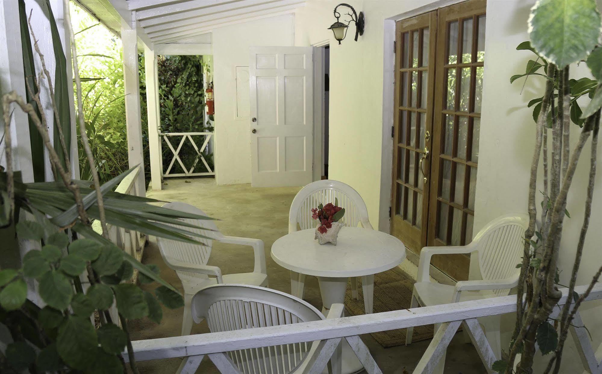 Tingum Village Hotel Dunmore Town 外观 照片
