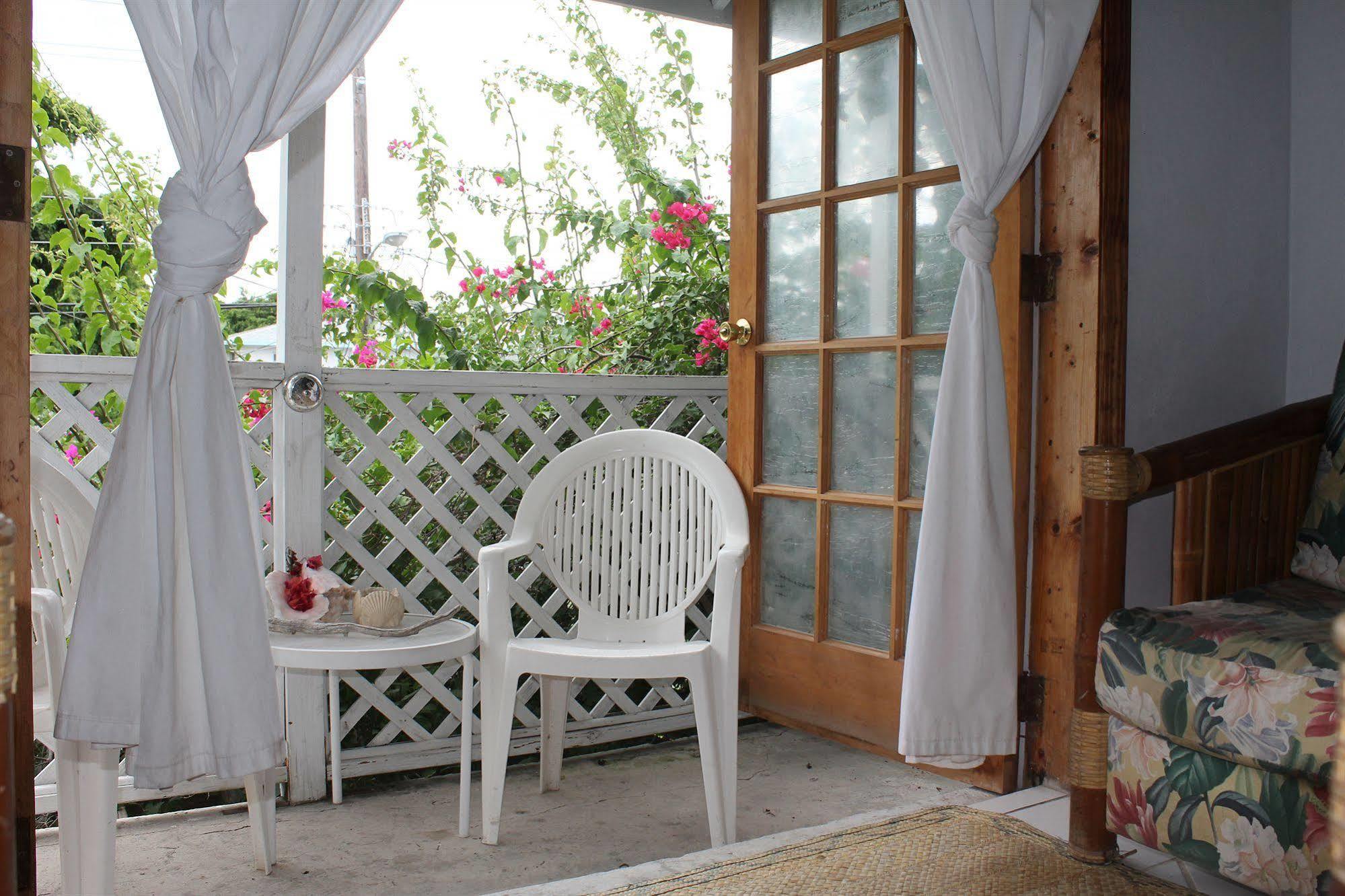 Tingum Village Hotel Dunmore Town 外观 照片
